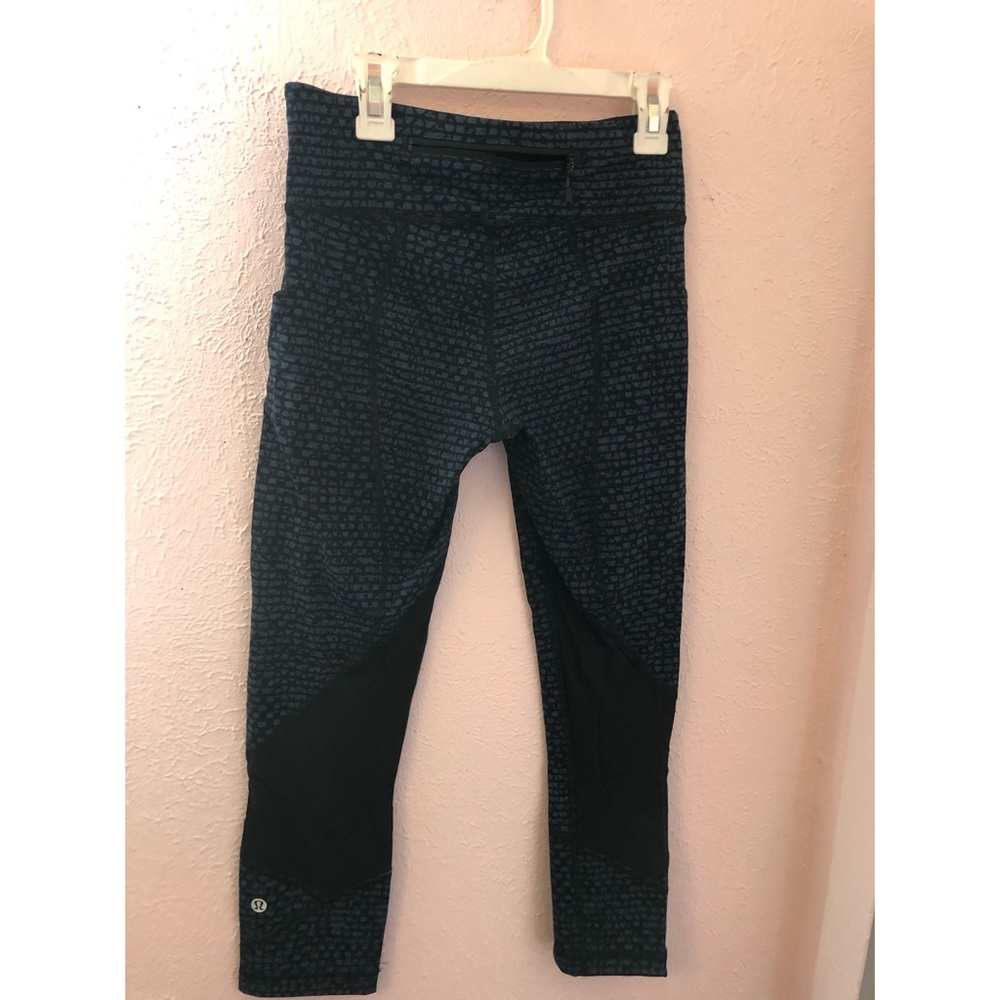 Blue and black patterned lululemon leggings